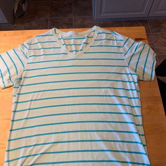 Lulu lemon t-shirts - Picture 1 of 3